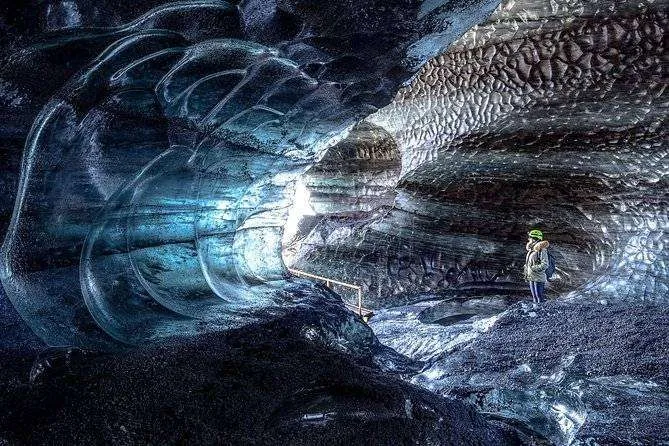 Crystal ice cave Islanda