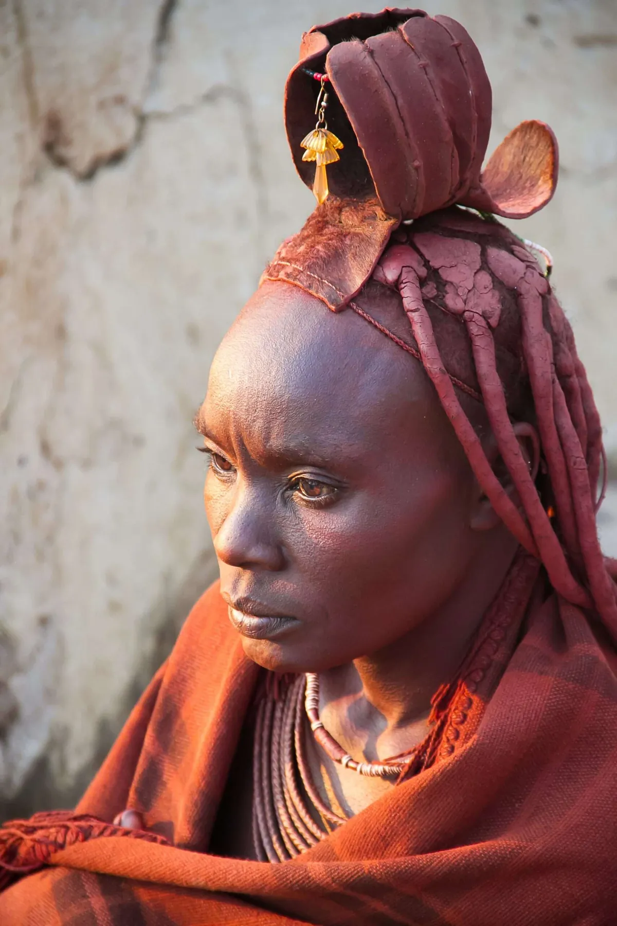la tipica pelle rossa di una donna himba